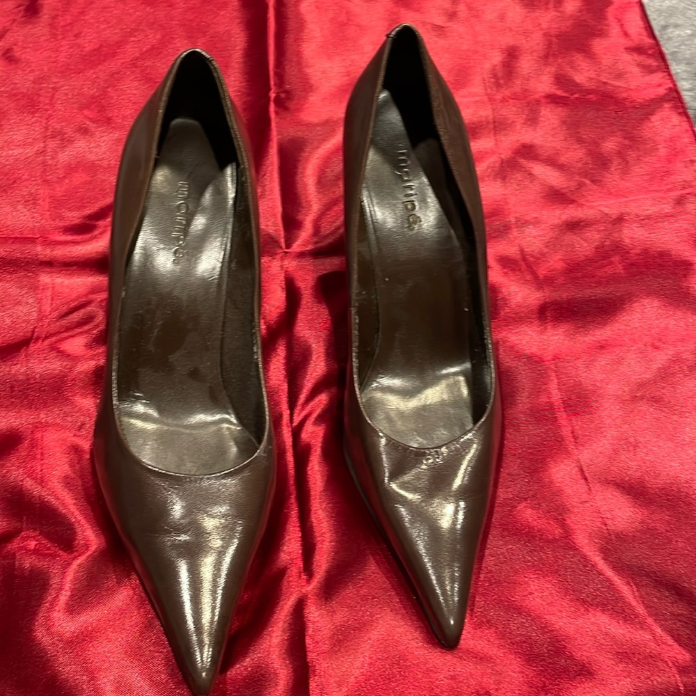 Ladies brown high heels.
